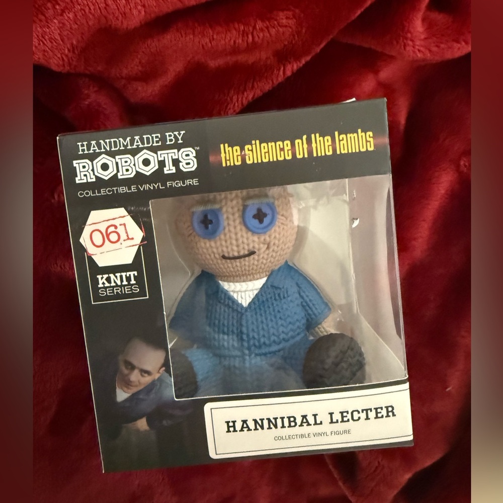 NWT HANNIBAL LECTER HANDCRAFTED COLLECTIONVYNIL FIGURE THE SILENCE OF THE LAMBS
